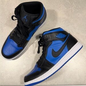 Jordan Men's Black and Royal Blue Sneakers